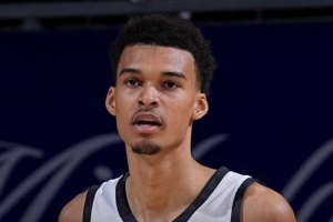 状元都慢热？弗拉格夏联首秀21中5 文班亚马首秀13中2仅得9分