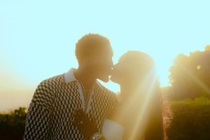 💍米切尔求婚成功！未婚妻可可-琼斯是知名歌手兼演员！