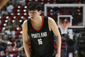 首秀惊艳😮💨美媒夸赞杨瀚森：没错 他将会成为一大威胁