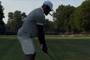 未来可期⛳️詹姆斯转库里采访：我在努力打磨高尔夫 给我点时间