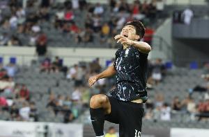 韩国前锋：打进A级赛事处子球很开心 父子都入选国家队不常见