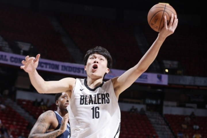 对手注意到你了！杨瀚森首节4投2中得到4分1板1助 也有2失误2犯规