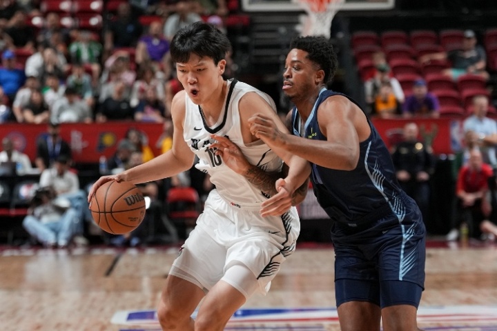 🤗杨瀚森：有一些回合感受不到腿了 没能保护好篮板 要继续努力