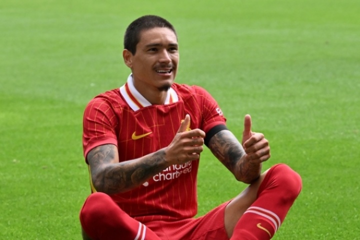 努涅斯单刀破门，随后连做两个若塔经典庆祝动作，悼念队友