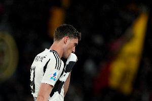 记者：弗拉霍维奇可能留在尤文并接受替补角色