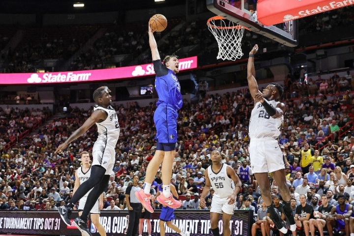 昨天刚砍31分~Stein：预计独行侠状元弗拉格不会出战剩余夏联比赛