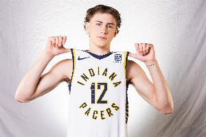 冲劲十足！弗菲9中5贡献15分6板2断2帽 罚球5中4