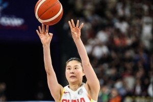 运筹帷幄！王思雨10分钟2中1贡献6分和全队最高7助 仅1失误