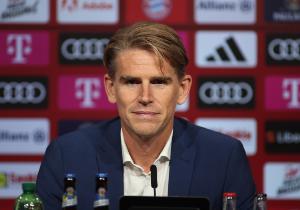 记者：红牛集团有意签回弗罗因德，但拜仁高层不打算让他离任