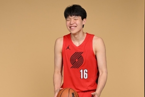 今年打夏联和去年有何不同感受？杨瀚森：今年适应能力更好了一些