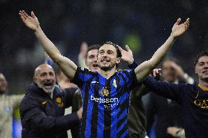 记者：虽然恩里克加盟且国米还可能买后卫，但达米安仍会留在国米