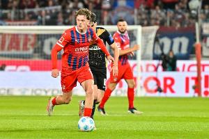 记者：由于穆西亚拉受伤，拜仁目前不考虑外租万纳尔