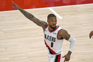 小托马斯：在利拉德被裁后 我儿子就说他会回到开拓者 哈哈挺疯狂