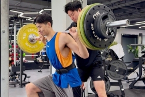 💪不断进化！邹阳晒训练照：毫无保留 全力以赴