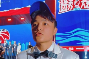 林韦恺：青岛训练基地很高规格&吃的也很好 很震惊CBA的强度&身材