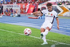 记者：梅伦多很懂得寻找接应空间，还需要更多提升体能增加覆盖率