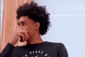 很真实😂迪伦-哈珀签约 看到合同中的金额憋不住笑：我~靠~