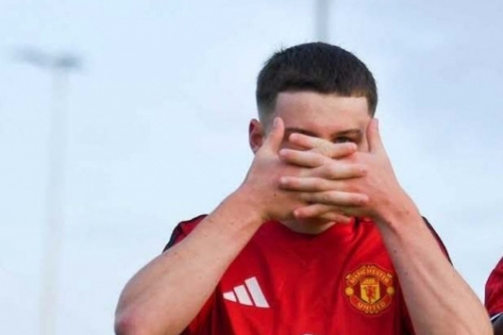 迷弟+1？鲁尼儿子在曼联U16破门后模仿约克雷斯庆祝🫱🥷🫲