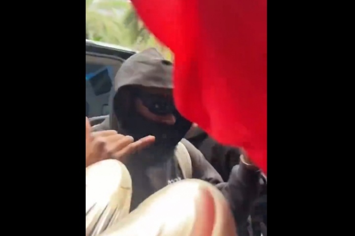 🔥登哥的人气！哈登中国行抵达酒店 大批球迷聚集高喊MVP！