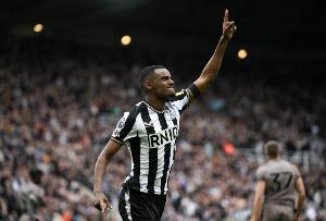 总价1.4亿镑💥英媒：红军准备报价伊萨克 1.2亿固定+2000万浮动