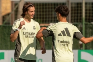 马卡：皇马小将胡安-马丁内斯佩戴健康手环用于身体监测和训练