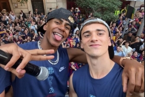 亚马尔社媒晒与加维合照：生日快乐！我爱你，兄弟