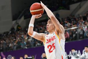 手感一般但表现全面！朱俊龙三分4中1拿到5分4篮板3助攻