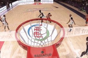 闪电启动！胡明轩弧顶拜佛罚站对手 杀入禁区抛投造成干扰球！