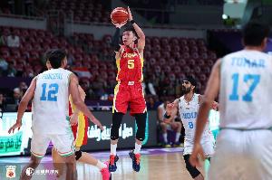 媒体人：中国男篮三分变好似乎不是假象 球队更加强调空间&转移球