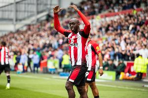 罗马诺：维萨正积极推动转会纽卡，俱乐部之间的谈判正在进行中