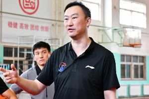 媒体人：青岛三人男篮解散 球队挽留张扬 望其填补杨瀚森离队空缺