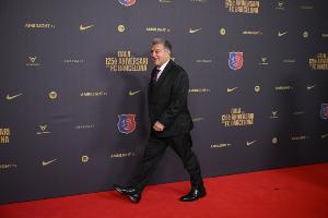 科贝记者：拉波尔塔希望本周完成所有注册 费尔明将留在巴萨