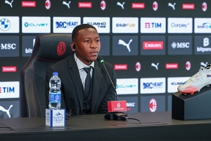 埃斯图皮尼安新援发布会：我选2号是因卡福 新赛季想拿下3个冠军