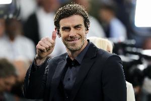 告别高尔夫？卫报：贝尔将接替费迪南德担任TNT足球评论员