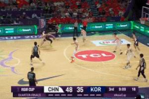 打破0的尴尬！胡金秋协防送出大帽 中国男篮本届比赛终于有盖帽了