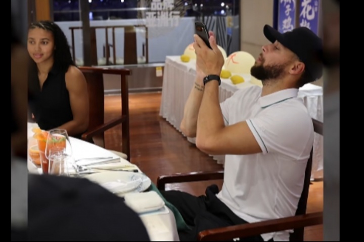 重庆市委&市政府为库里制作23道精美川菜！库里喜欢喝汤&吃辣子鸡