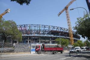 阿斯：巴萨确认9月14日对瓦伦将重返诺坎普，观众限制在约27000人