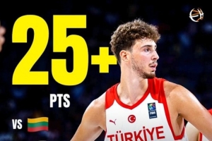 国家队大腿！申京已经连续3场比赛砍下25+