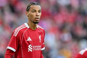 埃基蒂克是第2位在前2场英超都破门的法国球员，第1位是马夏尔