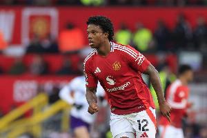 记者：马拉西亚非常渴望离开曼联，教练也希望他赶紧走人