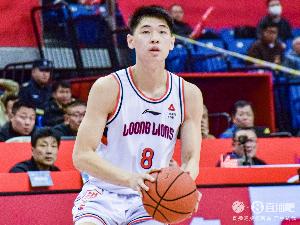 媒体人：崔永熙焦泊乔都有伤在身 但应该能赶得上下赛季的CBA比赛