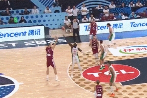 手感滚烫！波尔津吉斯持续外线开炮 单节飙中3记三分