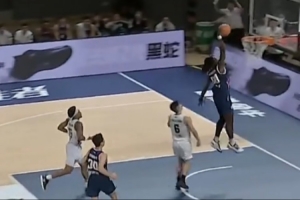 锐不可当！香港金牛克罗斯状态火热斩获21分7助攻