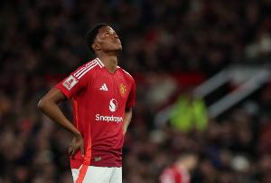 菲尔-琼斯：奥比-马丁很有天赋，必须时刻做好准备&他会得到机会