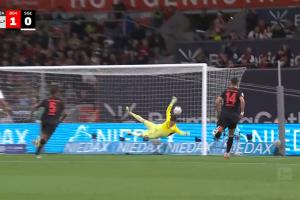 离谱😅法鹰门将准乌龙+目送，格里马尔多两任意球助药厂首胜