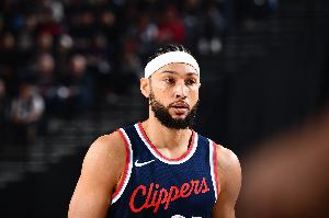 美记：目前没有任何球队有意签下西蒙斯 退役或许将成为现实选择