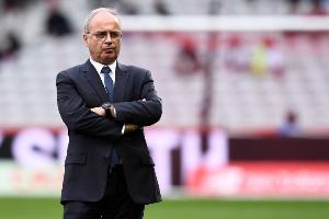 RMC：巴黎0-1马赛中场休息时，巴黎总监坎波斯对马赛的人暴怒