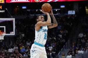 生涯三分命中率37%！Scotto：黄蜂将裁掉后卫小尼克-史密斯