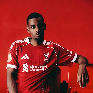 还需磨合！伊萨克本场射正、关键传球、成功过人等多项数据挂零