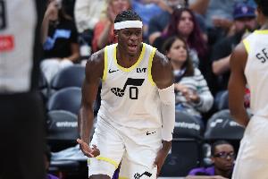 右腓骨骨折！安吉：亨德里克斯已完全康复会为训练营做好准备